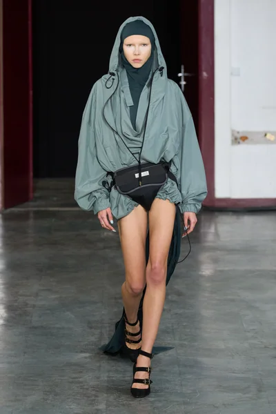 Look 17